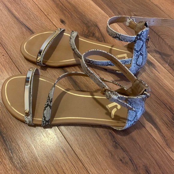 Report Faux Snakeskin Sandals - Picture 2 of 6